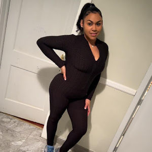 Meet your Posher, Leslie